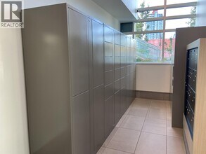 652 Whiting Way in Coquitlam, BC - Building Photo - Building Photo