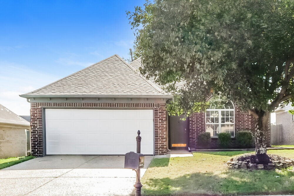 190 Hidden Garden Dr in Oakland, TN - Building Photo