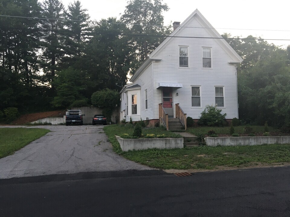 126 Armory Street, Unit Apartment A in Keene, NH - Building Photo