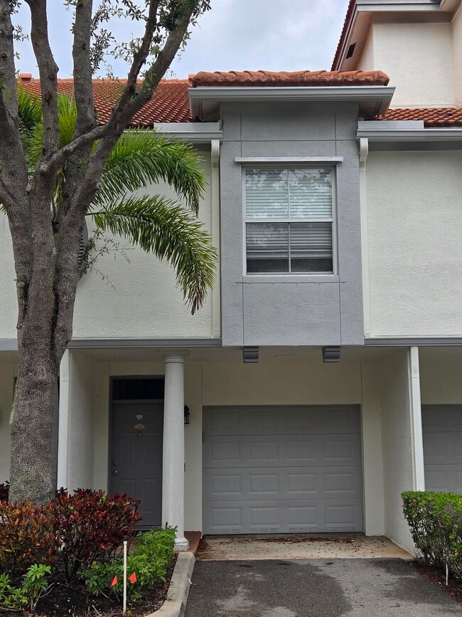 2050 Alta Meadows Ln in Delray Beach, FL - Building Photo - Building Photo
