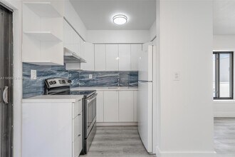 852 SW 1st St in Miami, FL - Building Photo - Building Photo
