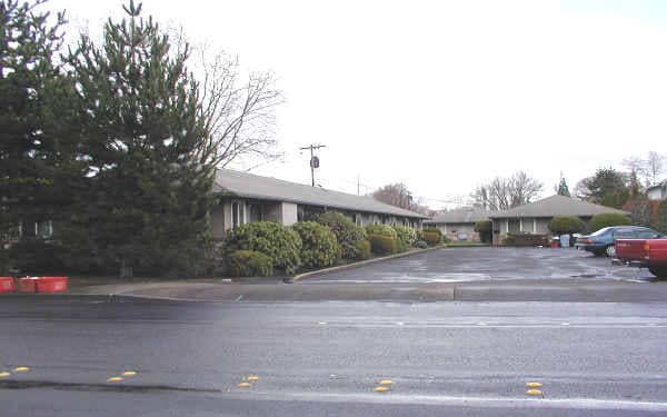 5810-5880 SW Hall Blvd in Beaverton, OR - Building Photo