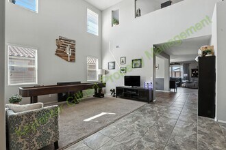 2430 E Hazeltine Way in Gilbert, AZ - Building Photo - Building Photo