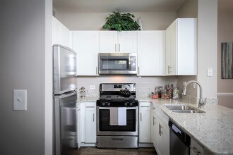 Woodlake in Gurnee, IL - Building Photo - Building Photo