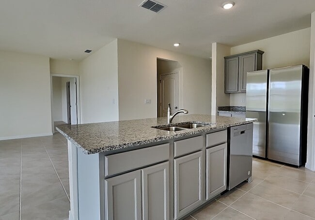 5246 Mahogany Dr in Mount Dora, FL - Foto de edificio - Building Photo