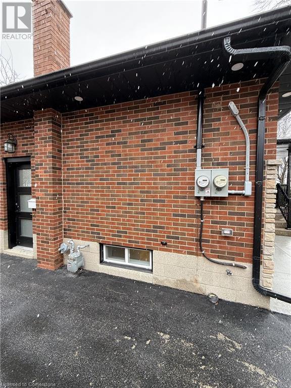 10 Fisher Crescent in Hamilton, ON - Building Photo - Building Photo