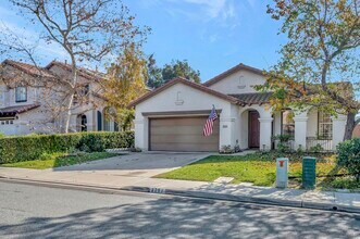2251 Paseo Saucedal in Carlsbad, CA - Foto de edificio - Building Photo