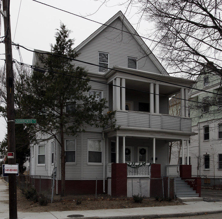 33 Sorrento St in Providence, RI - Building Photo