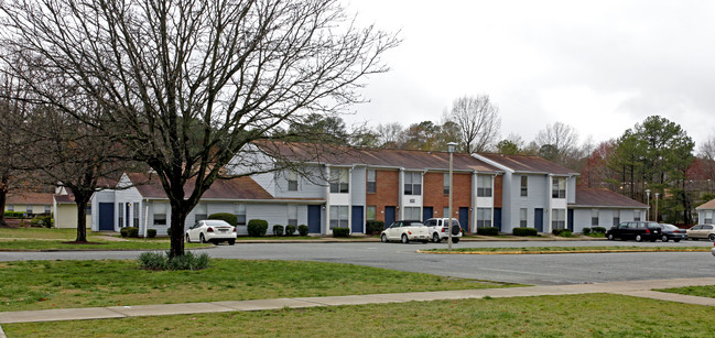 James River Flats in Newport News, VA - Foto de edificio - Building Photo