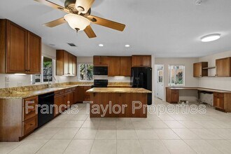 2230 E El Norte Pkwy in Escondido, CA - Building Photo - Building Photo