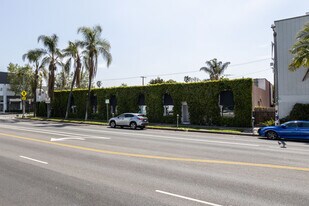 8000 W Beverly Blvd in Los Angeles, CA - Building Photo