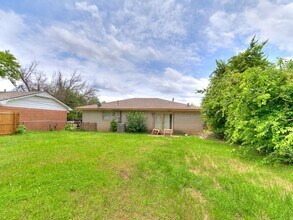 213 NW 82nd St in Oklahoma City, OK - Foto de edificio - Building Photo