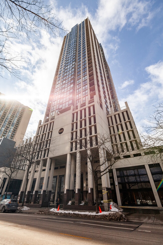 property at 1122 N Clark St