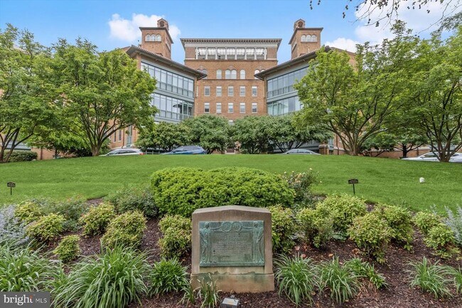 2425 L St NW in Washington, DC - Building Photo - Building Photo