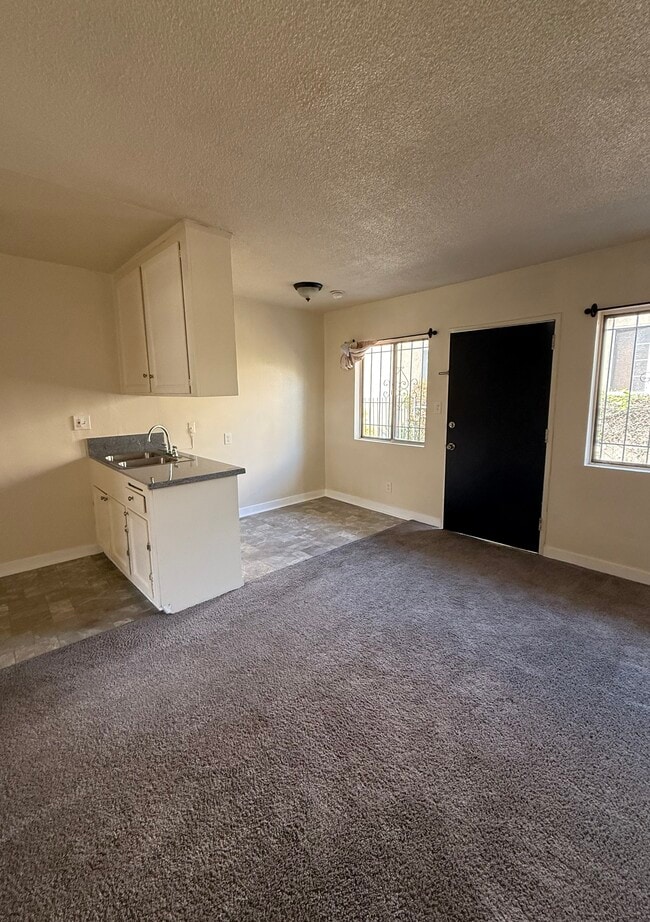 2930 S Redondo Blvd, Unit 2, Unit 2