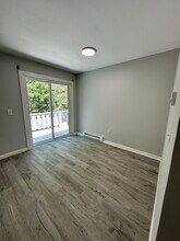 70 Pond Meadow Rd in Ivoryton, CT - Foto de edificio - Building Photo