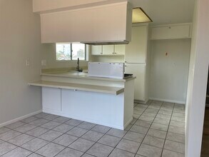 8141 Forelle Dr, Unit 4 in Huntington Beach, CA - Building Photo - Building Photo