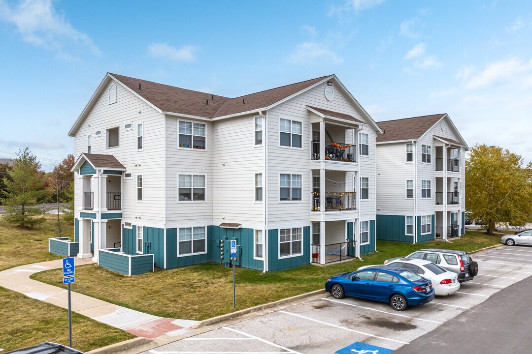 Campus Lodge in Columbia, MO - Building Photo