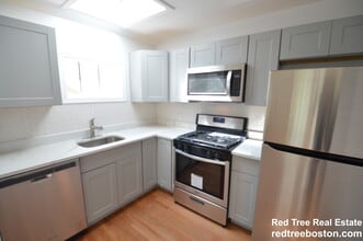 72 Windsor Rd, Unit 1 in Brookline, MA - Building Photo - Building Photo