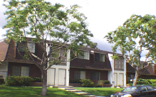 605 Colby Cor in Claremont, CA - Foto de edificio