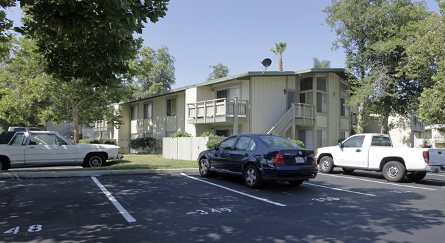 Country Woods Apartments in Colton, CA - Building Photo - Building Photo