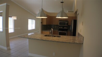 4299 Greenbriar Ln in Weston, FL - Foto de edificio - Building Photo