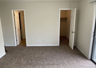 2409 Pedernales Dr, Unit #D in College Station, TX - Foto de edificio - Building Photo