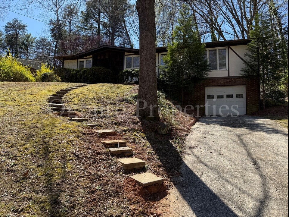 1240 Fenimore St in Winston-Salem, NC - Foto de edificio