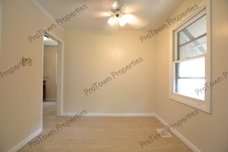 121 Louis Rd in Joliet, IL - Foto de edificio - Building Photo