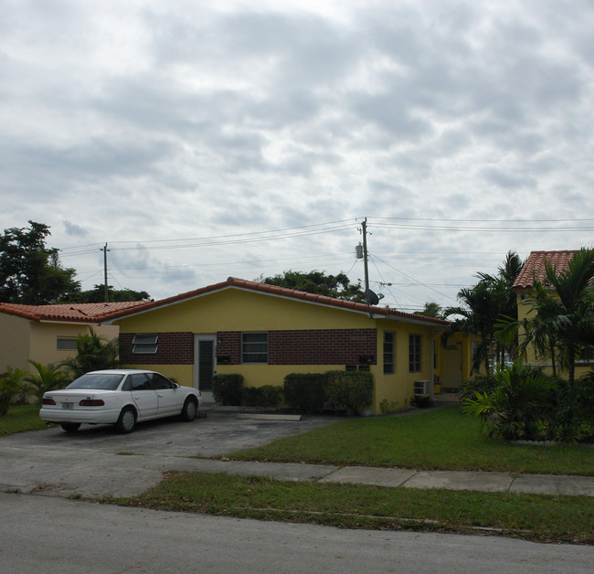 1952-1958 Funston St in Hollywood, FL - Building Photo - Building Photo