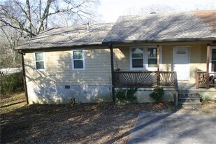 6694 Young Ct in Douglasville, GA - Building Photo