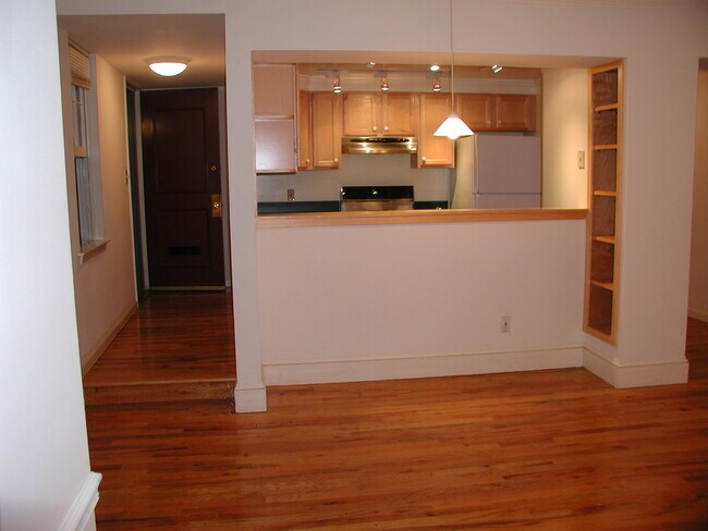 309 N 37th St, Unit First floor in Philadelphia, PA - Foto de edificio - Building Photo