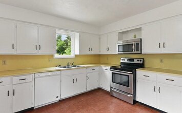 6527 Lafayette Ave in Omaha, NE - Building Photo - Building Photo