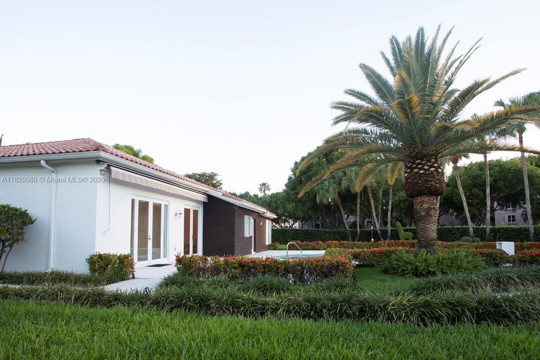 6598 NW 113th Pl in Doral, FL - Building Photo