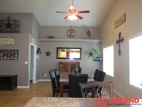 9706 Jersey Shore Dr in Bakersfield, CA - Building Photo - Building Photo