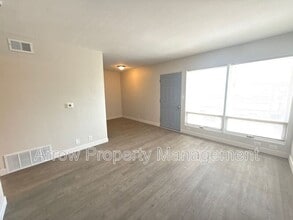 1416 Oakland Rd NE in Cedar Rapids, IA - Building Photo - Building Photo
