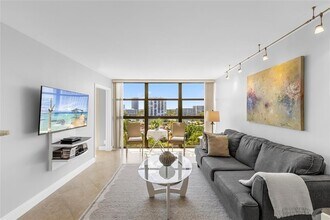400 Leslie Dr, Unit 1001 in Hallandale Beach, FL - Foto de edificio - Building Photo