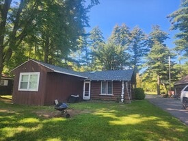 3886 N W River Rd in Sanford, MI - Building Photo