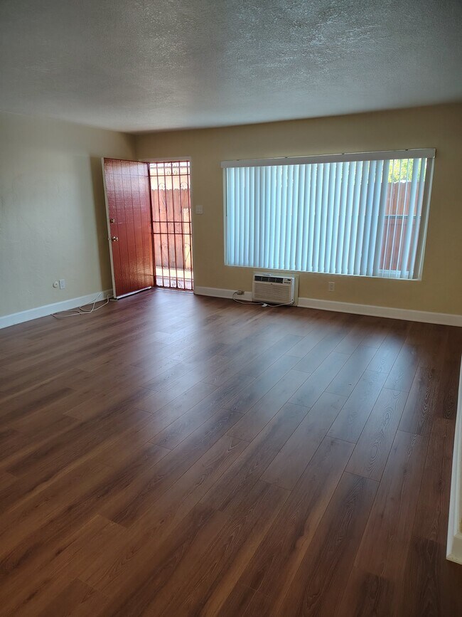 6742 Western Ave, Unit 4 in Buena Park, CA - Building Photo - Building Photo