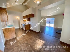 307 W Palo Alto Ave in Clovis, CA - Building Photo - Building Photo