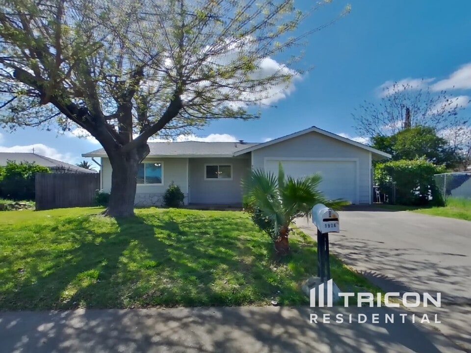 9906 Burline St in Sacramento, CA - Building Photo