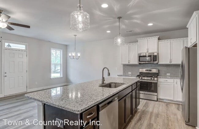 1057 N Main St photo'