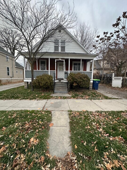 609 11th St in Bay City, MI - Building Photo