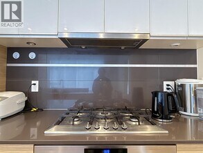 4688 Kingsway in Burnaby, BC - Building Photo - Building Photo