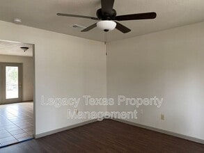 1607 McAnear St in Cleburne, TX - Building Photo - Building Photo