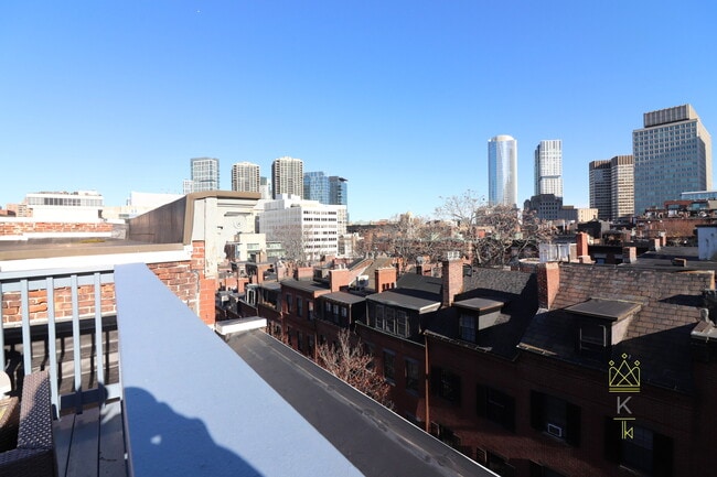 39 Irving St, Unit 1 in Boston, MA - Foto de edificio - Building Photo