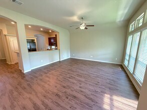 117 Green Haven Dr in Huntsville, TX - Foto de edificio - Building Photo