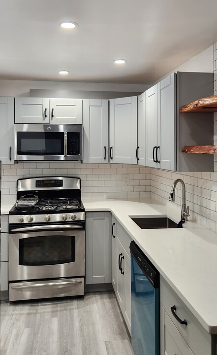 1029 Underhill Ave, Unit 1 Walk - In in Bronx, NY - Building Photo