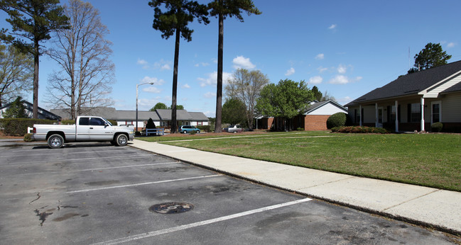 Fieldale Apartments in Smithfield, NC - Building Photo - Building Photo