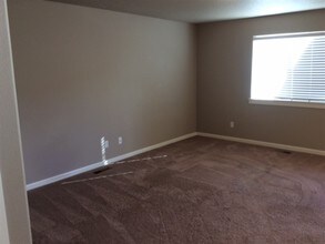 468 Tulip Ave in Woodburn, OR - Building Photo - Building Photo